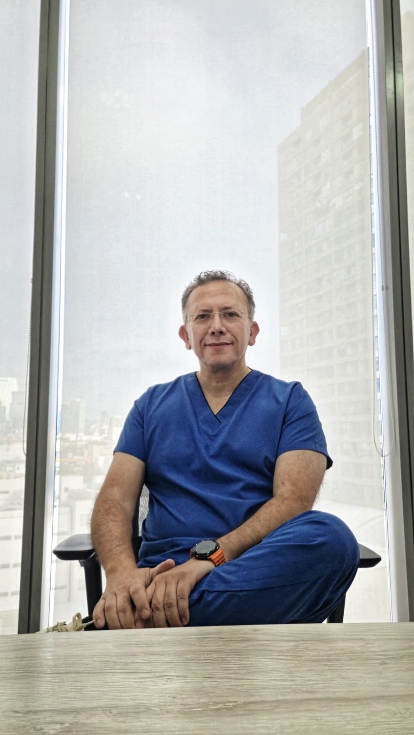 Dr. Ignacio Reyes Urrutia, ginecólogo especialista