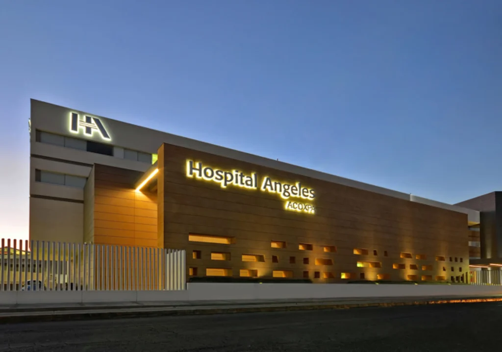 Fachada de Hospital Ángeles Acoxpa, sede de consulta del Dr. Ignacio Reyes Urrutia en CDMX